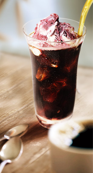 Iced coffee with Cassis gelato アイスコーヒー+カシスのジェラート