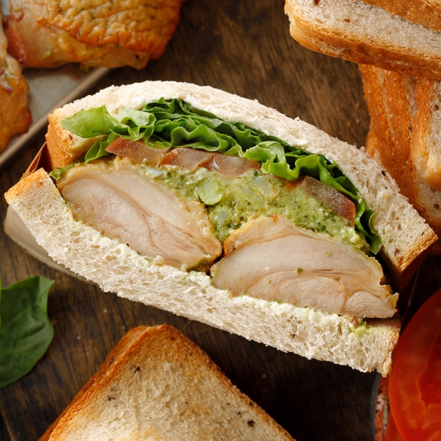 バジルトマトチキンサンドイッチ｜スターバックス コーヒー ジャパン