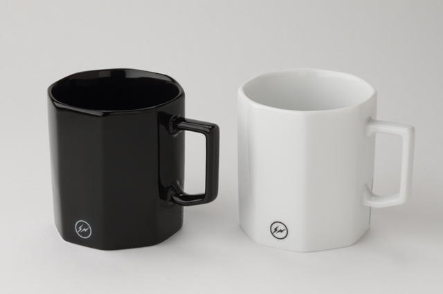 Fragment Design、mo'design とのコラボレーショングッズマグカップ