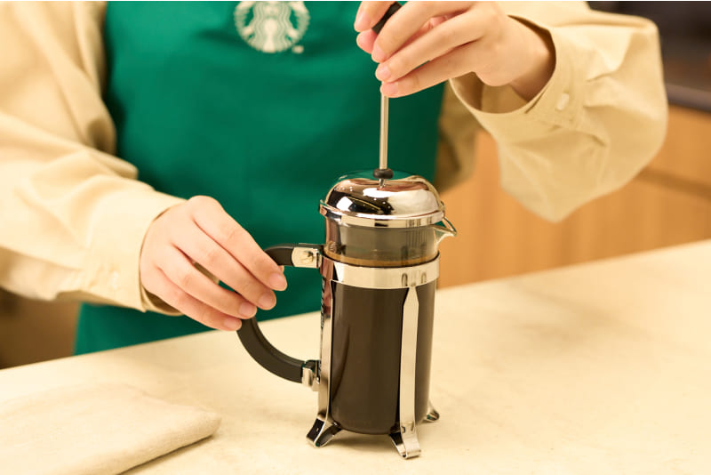 STEP4コーヒープレスの蓋を閉じた状態