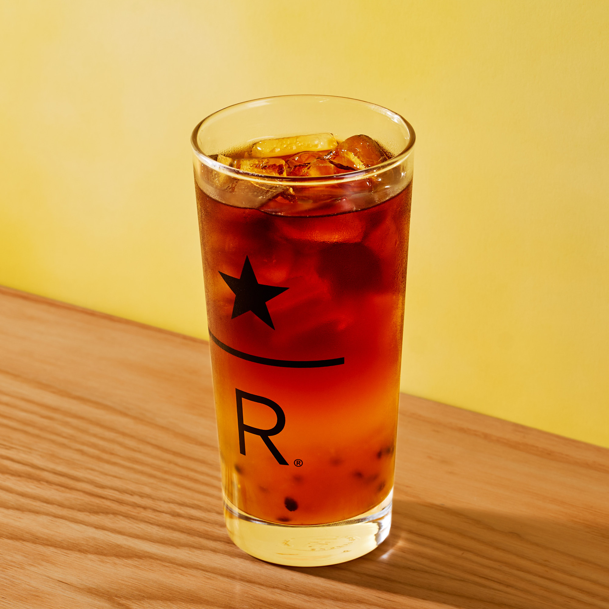 コールド ブリュー ソーダ パッションフルーツ ＆ アプリコット