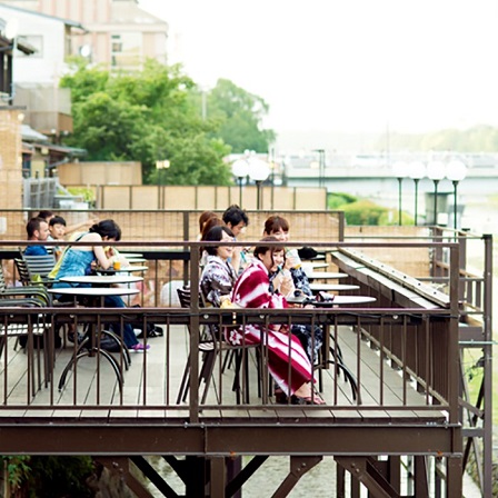 京都三条大橋店で楽しめる鴨川納涼床。歴史や文化、楽しみ方とは？