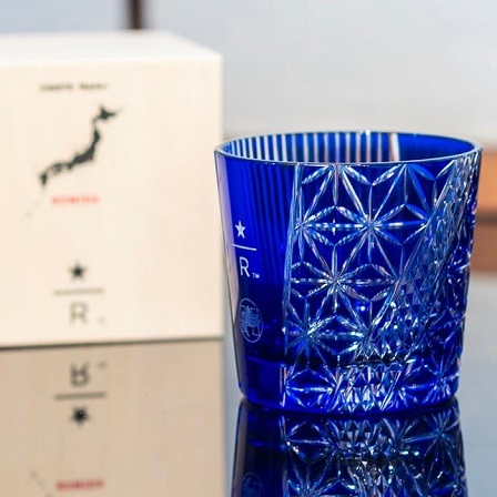 伝統的な紋様にロースタリー 東京を重ねた江戸切子グラス